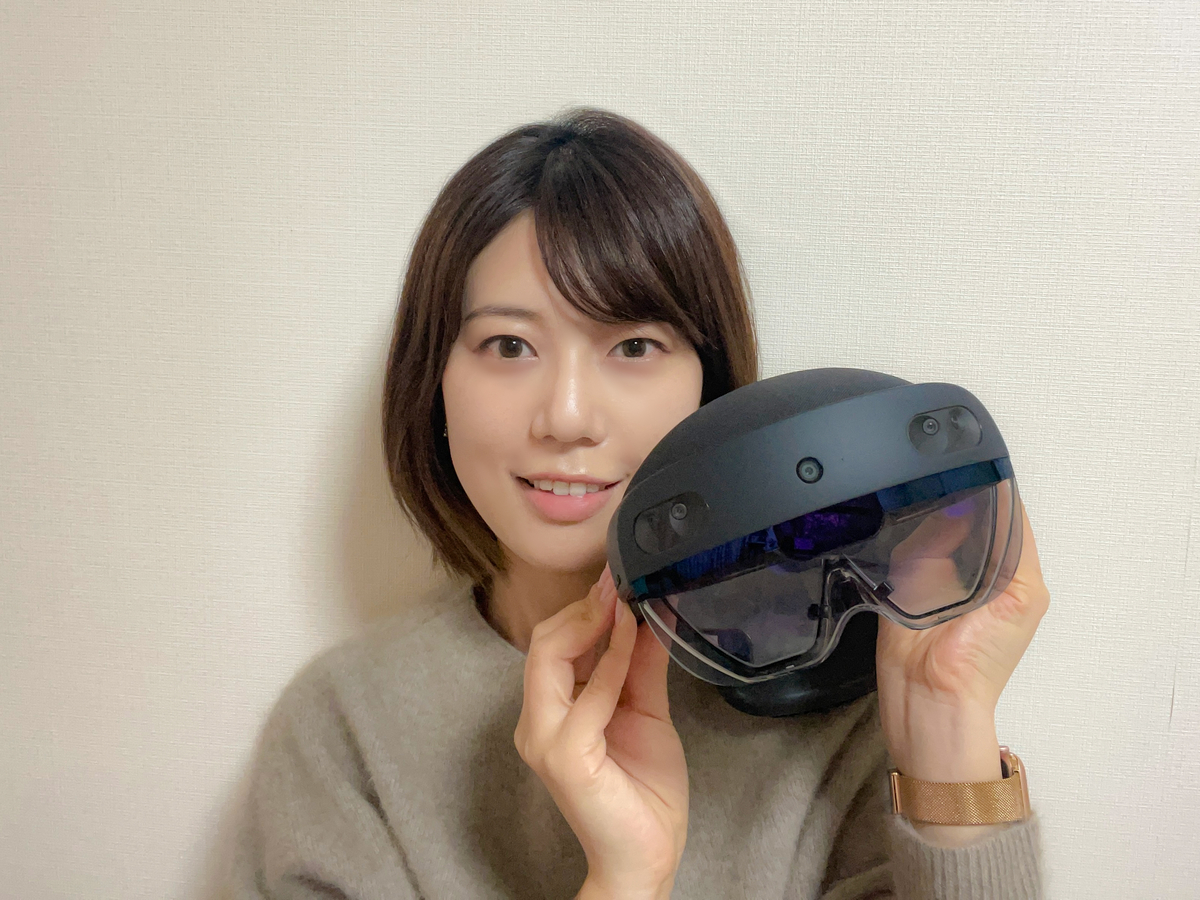 HoloLens２などを使用し自宅で仕事をしている小池さん