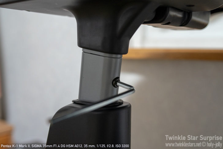 FlexiSpot V9テーブル接続部