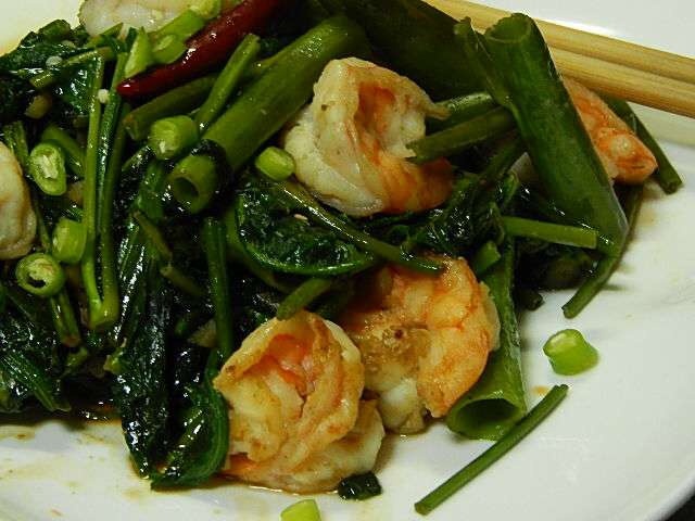 空芯菜とエビのエスニック炒め