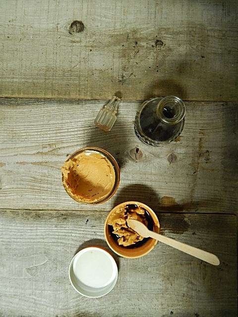 ピーナッツバターと醤油を混ぜる