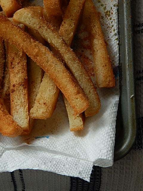 揚げたパンの耳