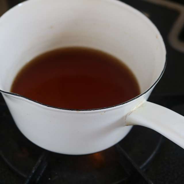 3倍濃縮ダシに水150mlを加えてつゆを作り沸かす
