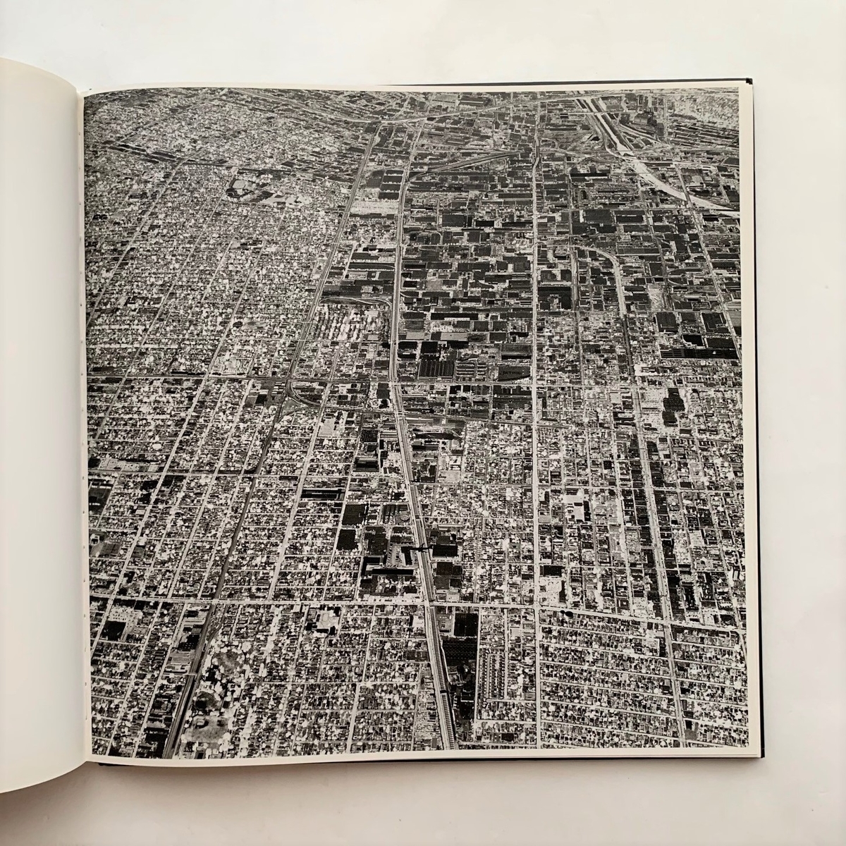 Oblivion / David Maisel - 本まるさんかくしかく Blog