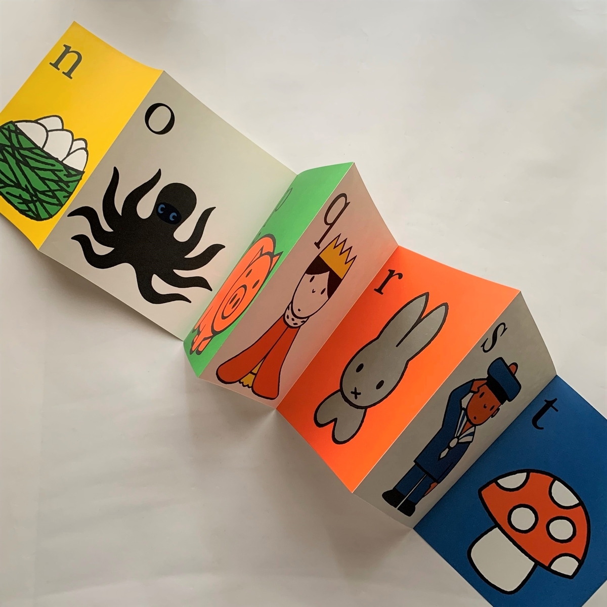 Dick Bruna's abc Frieze / Dick Bruna - 本まるさんかくしかく Blog