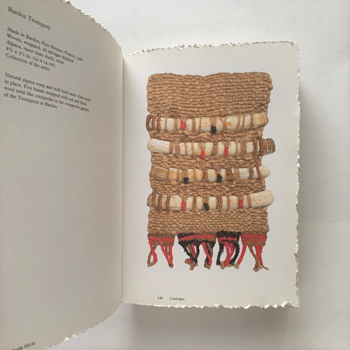 Sheila Hicks: Weaving as Metaphor / シェイラ・ヒックス - 本