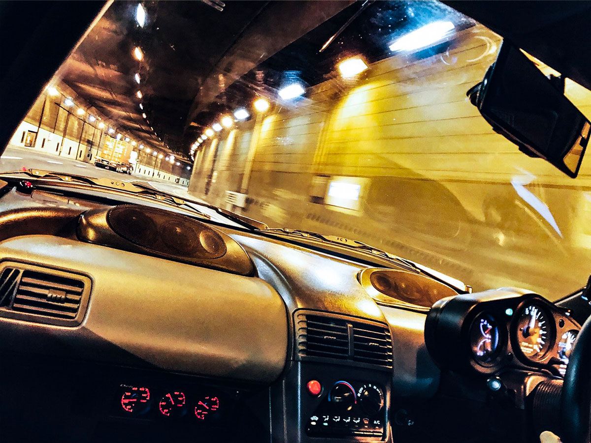 Honda「ビート」からのトンネル風景