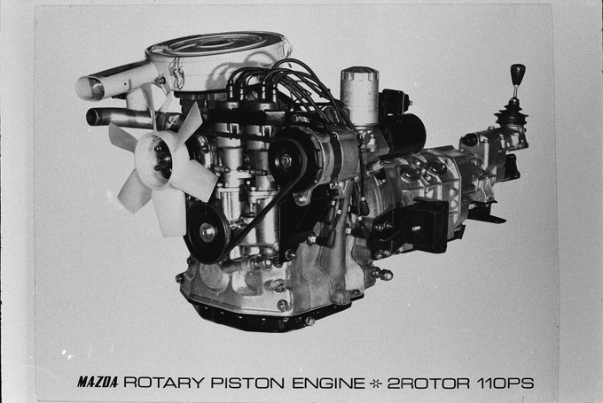 4000rpmから本領を発揮する、潔いまでに高回転型の10A型ロータリーエンジン。
