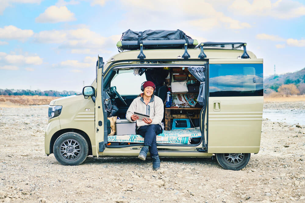 N-VANを住居＆スタジオにDIYでカスタムしたruiさんの車内を徹底解説