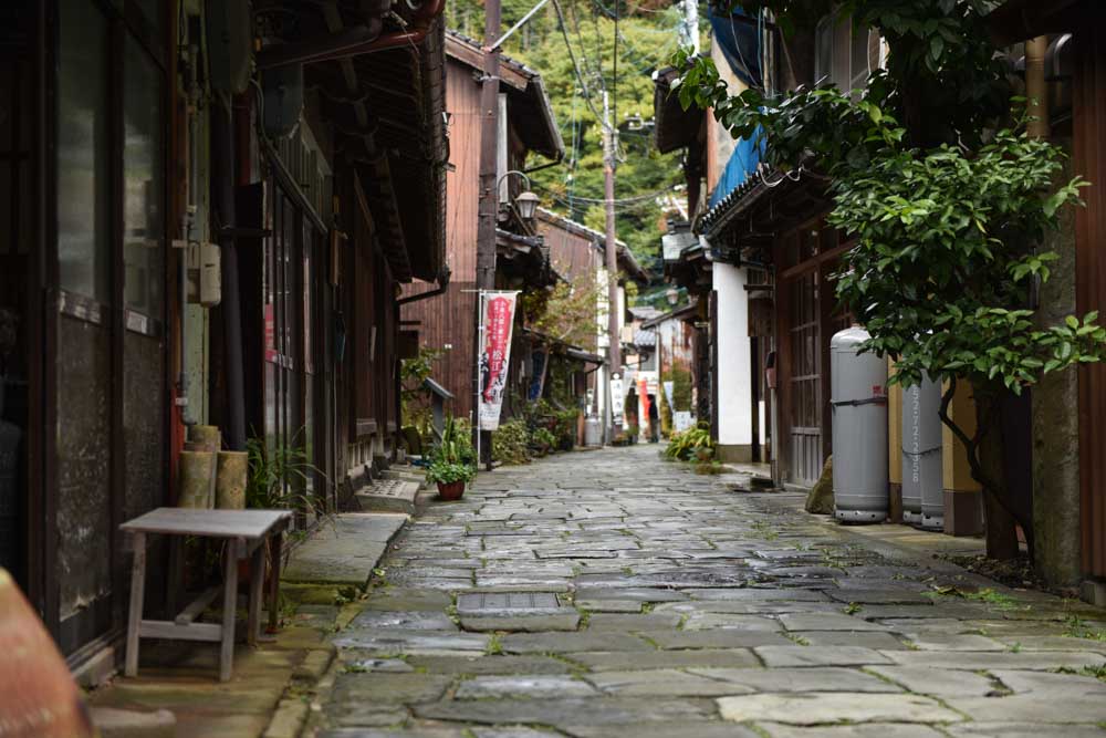 青石畳通り