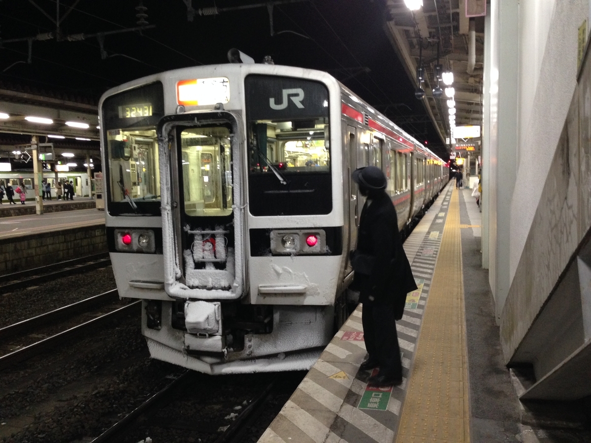 快速あいづライナー719系 郡山→会津若松 夜行く会津、車窓を曇らせる