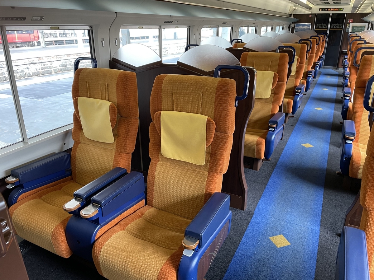 乗り鉄ワーケーション】特急いなほグリーン車は最高の書斎！日本海を