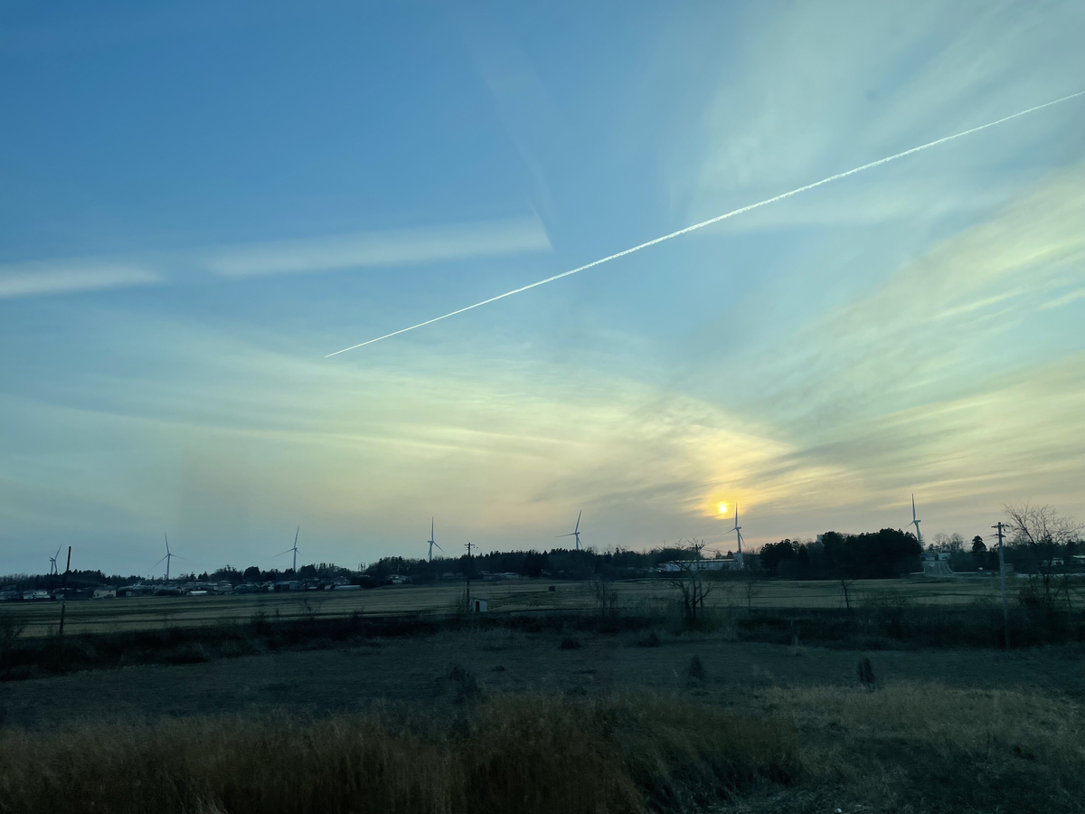 リゾートしらかみの車窓、夕陽