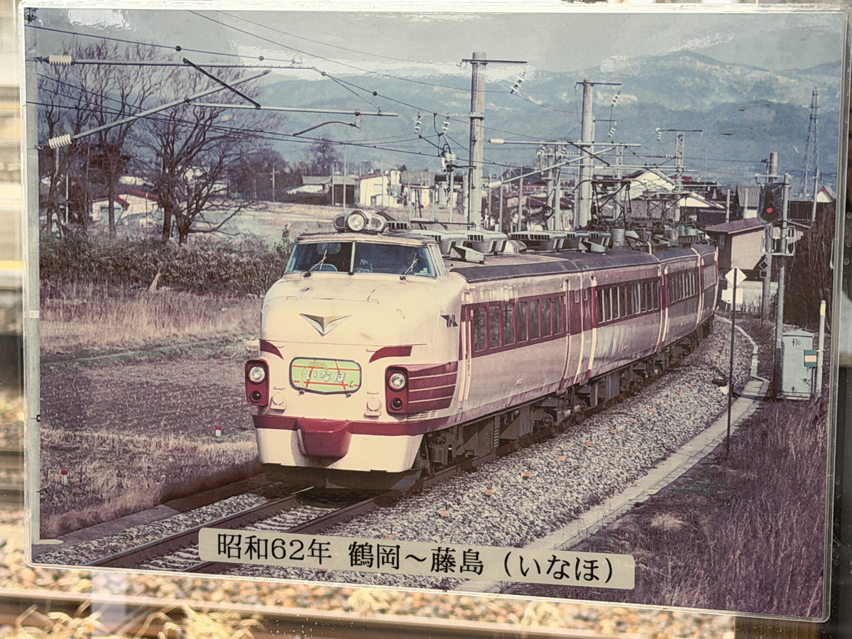探訪記】秋田駅新幹線ホームの「小さな写真館」。待合室で出逢う懐かし