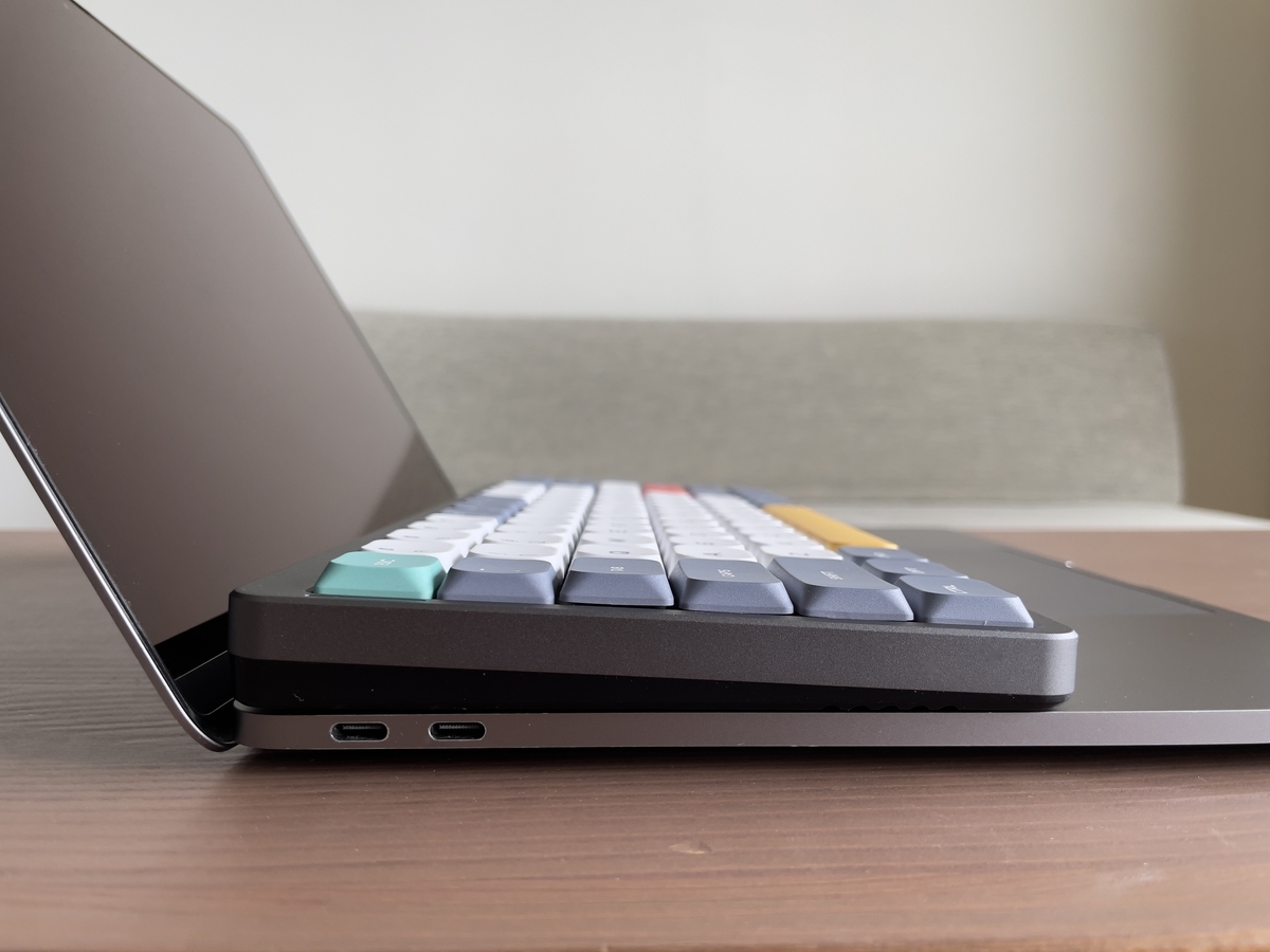 ノートPC Apple - macbook air m2 &amp; nuphy air75 おしゃれ可愛いメカニカルキーボード！MacBookにも載せて使える