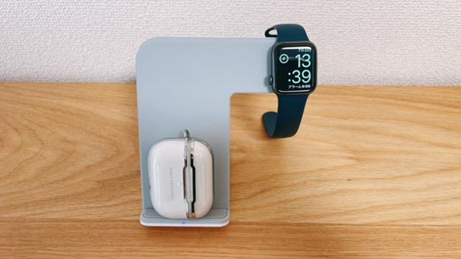 Apple - コムロです iPhoneとApple Watchを同時充電可能！JAPAEMOの2in1急速充電器