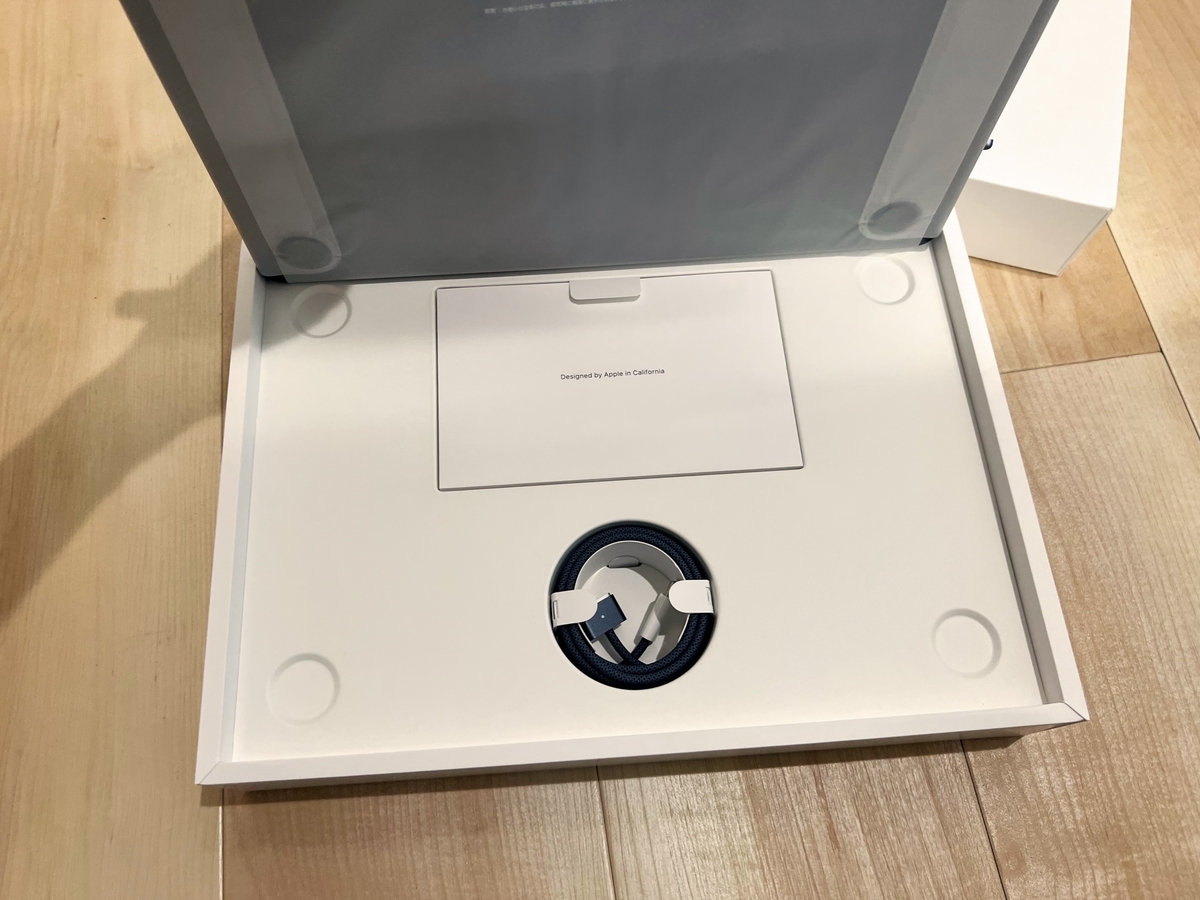 劇的進化!M2 MacBook Airを購入。M1 MacBook AirやSurface Laptop4と