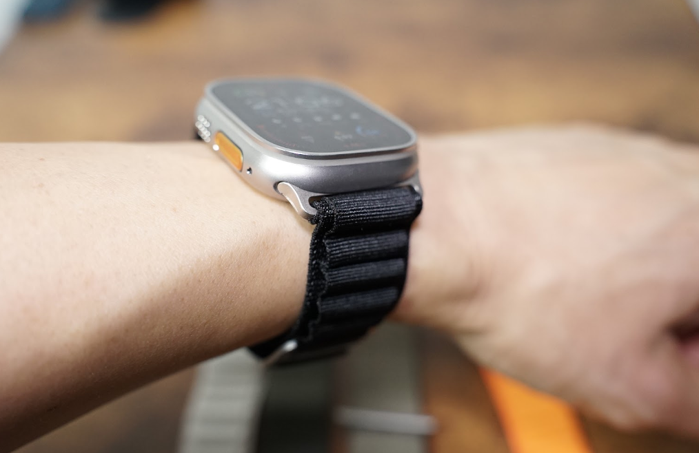 600円対14800円 Apple純正とAmazonの中華製アルパインループを