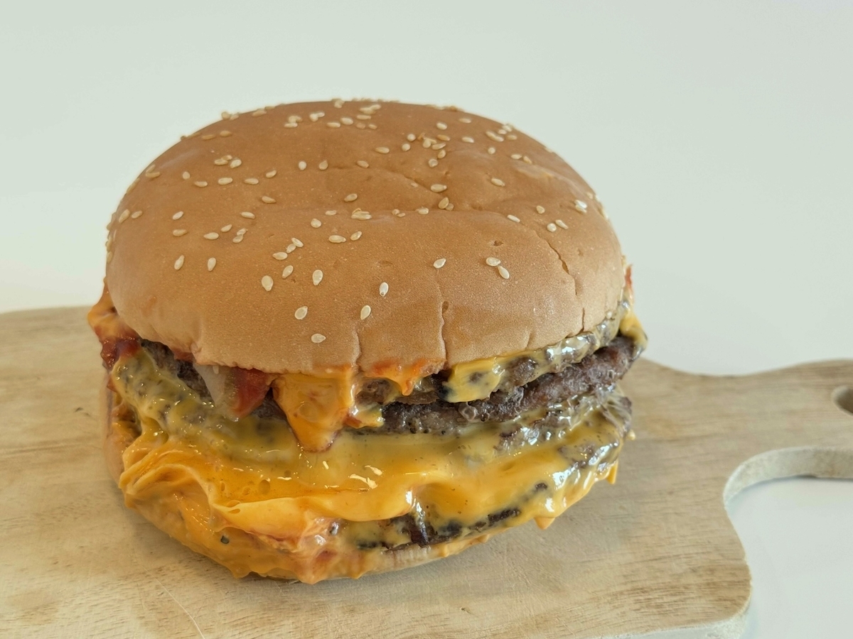 一撃1652Kcalの衝撃！爆肉4層”にんにく・ガーリック ザ・ワン