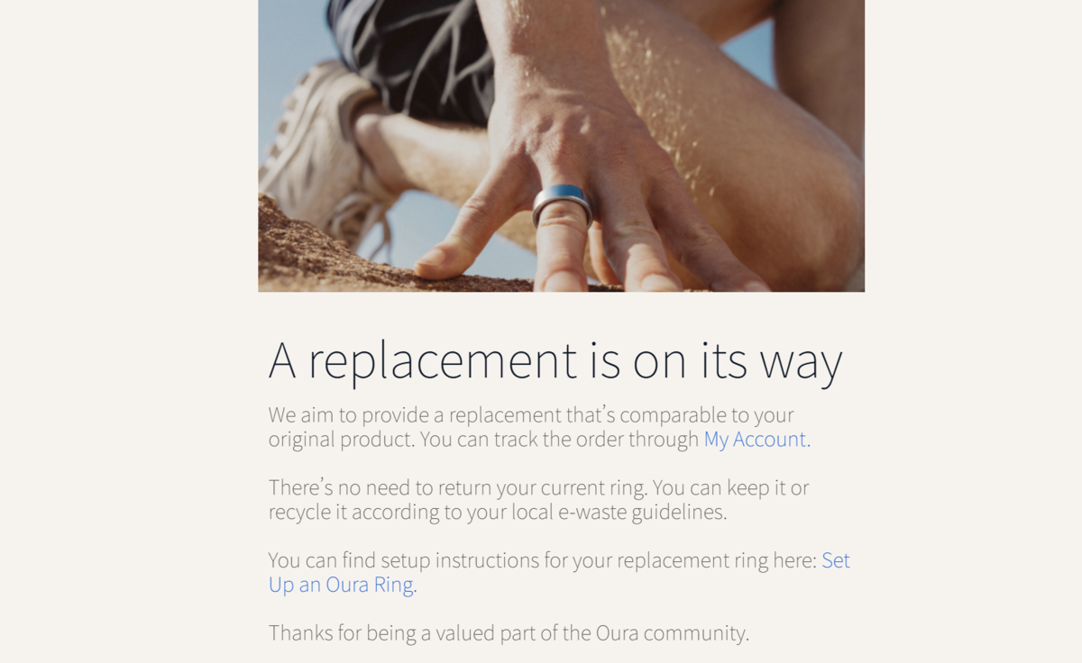 Oura Ringからの発送通知メール。「A replacement is on its way」「There's no need to return your current ring」と記載