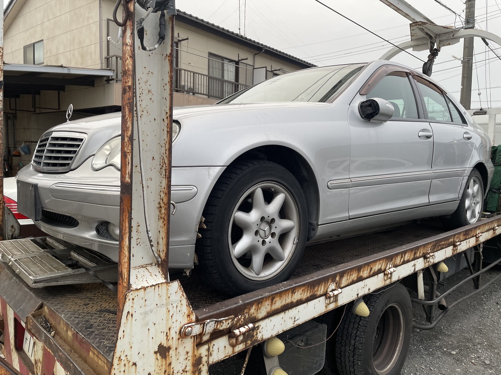 故障車のメルセデスベンツの廃車引き取り