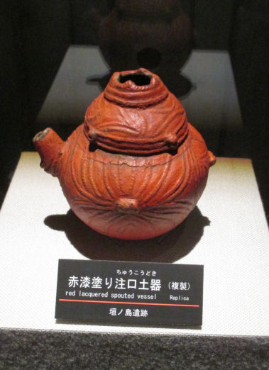 0726_赤漆入り注口土器（複製）.jpg