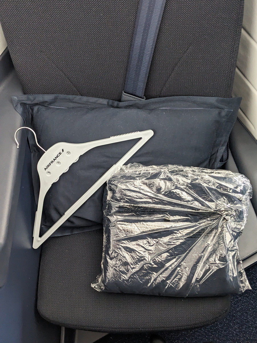 カタール航空、エアフランス他ビジネスクラスアメニティ、ポーチ14点