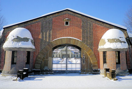 網走刑務所正門.jpg