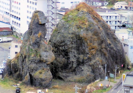 1108_ゴジラ岩上から目線.jpg