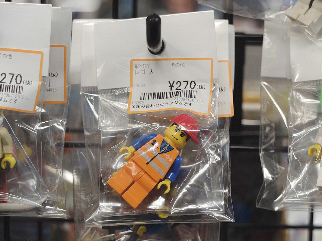 リサイクルショップでミニフィグトレード用のミニフィギュアを