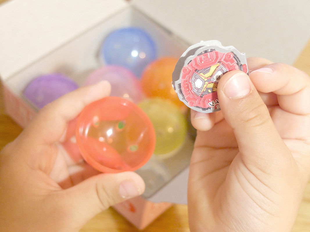 幼稚園10月号付録のガシャポンにテンション上がる 台紙も作って遊んでみました 東海エリアで過ごす親子のためのmufufuな暮らし方を発掘