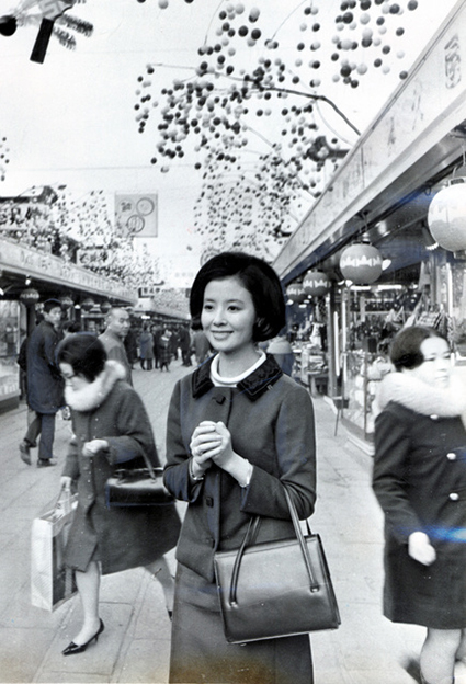 星由里子さんの昔の白黒写真 カラー化 写真修復の専門店
