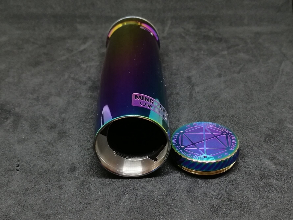 f:id:hrktksm:20180513110931j:plain UWELL NUNCHAKU MOD バッテリーキャップ取り外し