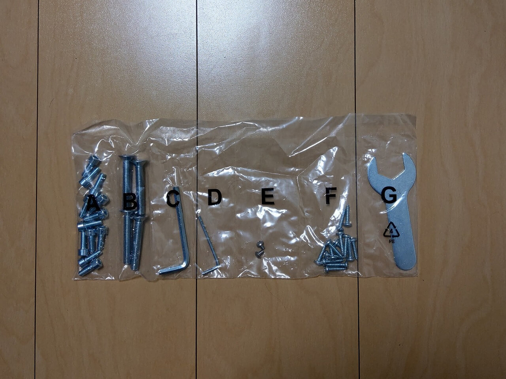 f:id:hrktksm:20181113234022j:plain FlexiSpot 電動式昇降デスク E1E ネジ・工具