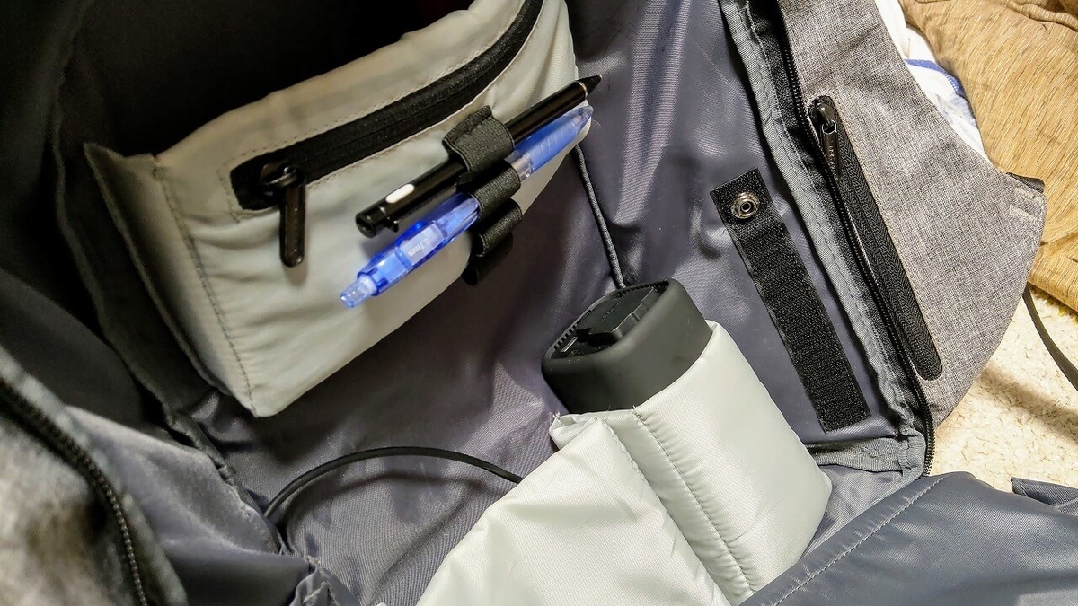 RAVPower製20100mAhモバイルバッテリー RP-PB054をバッグのドリンクホルダーに収納