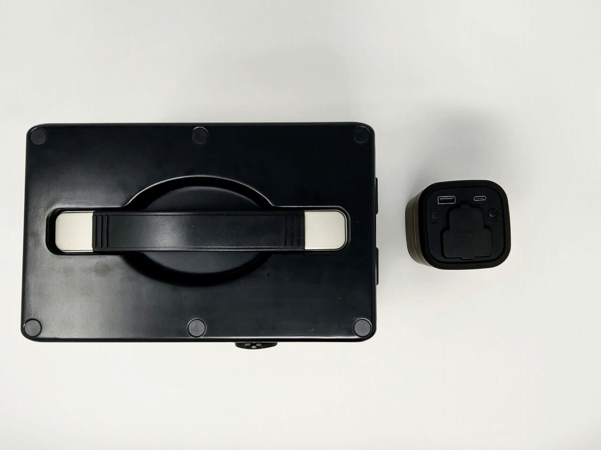 f:id:hrktksm:20190922183456j:plain suoaki PS5BとRAVPower RP-PB054をサイズ比較(上から)