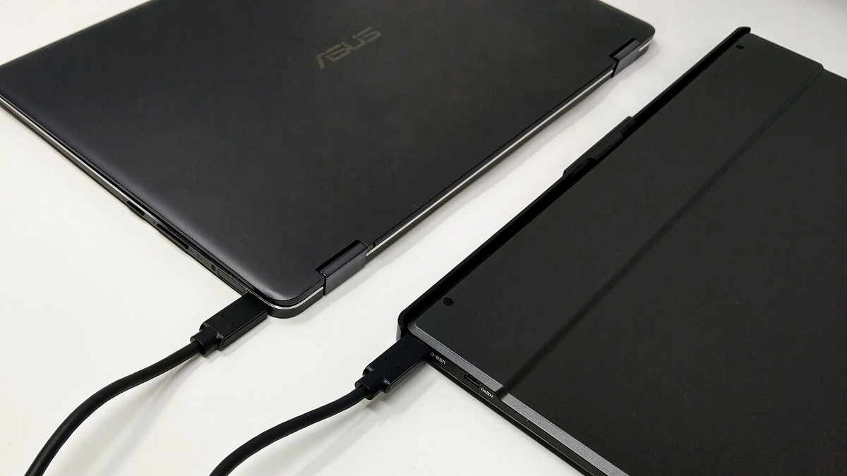 ASUS ZenBook Flip SとOn-Lap 1306HをUSB-Cケーブルで接続