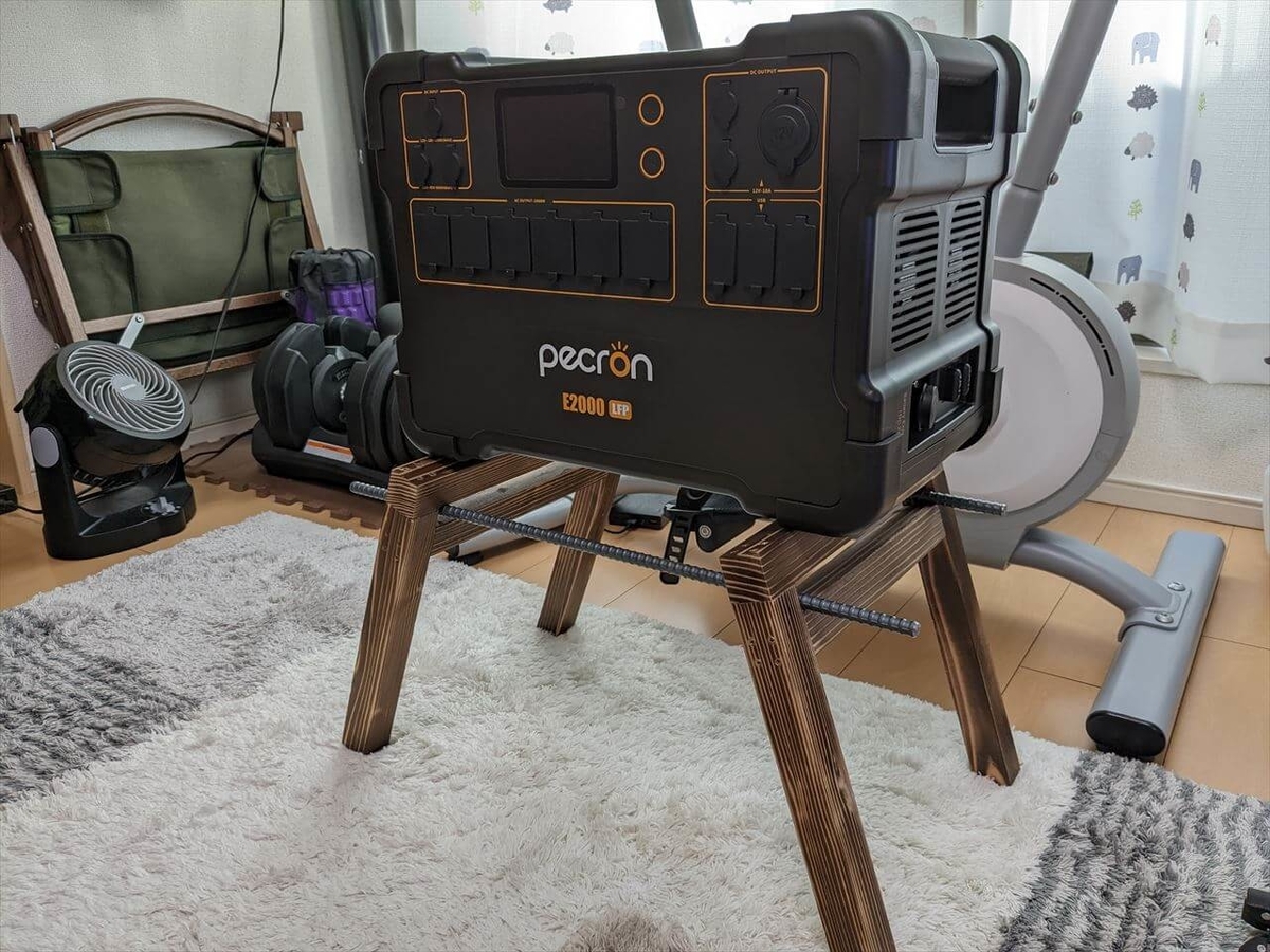 Pecron E2000LFP ポータブル電源をクーラースタンドに設置