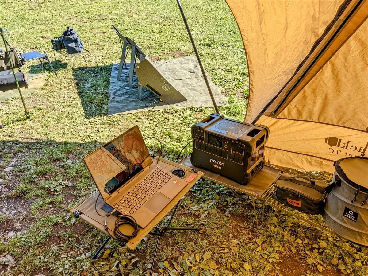 Pecron E2000LFP ポータブル電源本体を日陰に置きつつソーラーパネルで太陽光充電