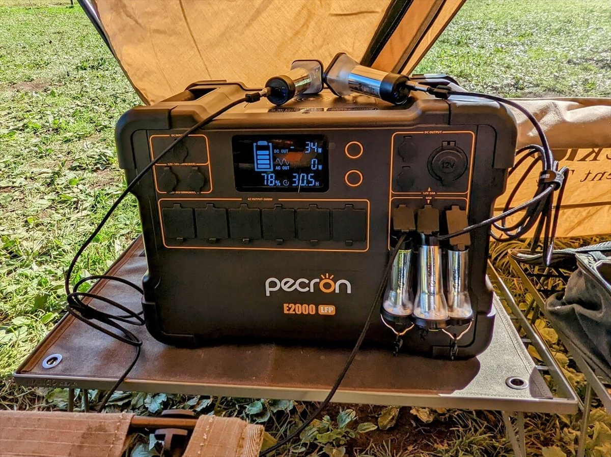 Pecron E2000LFPでゴールゼロとNATURAのLEDランタンを5本同時充電
