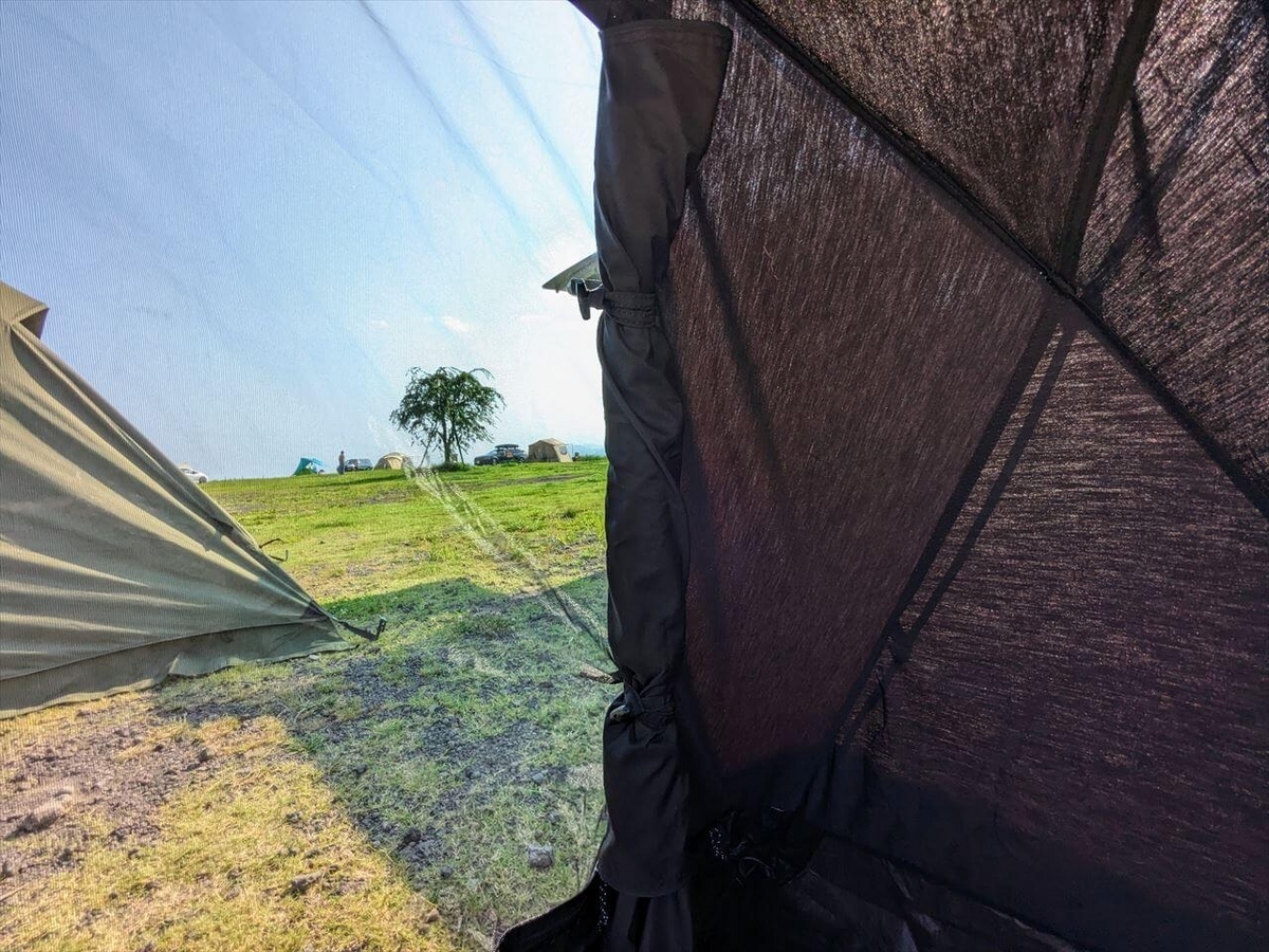 GOGlamping SKY EYE ブラックカラーのT/C生地は遮光性が高い