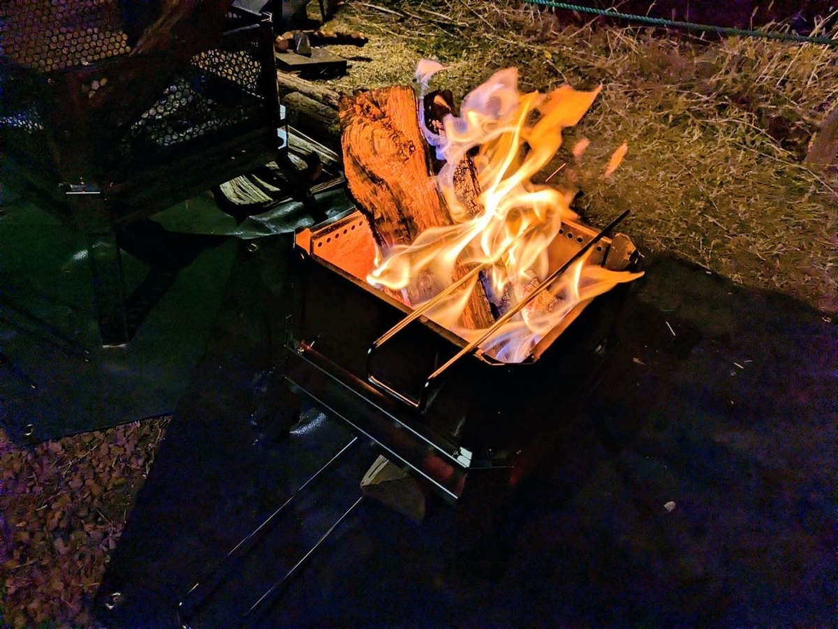 CAMPING TOGETHER 焚き火台 カシオペア Mサイズに五徳をセット