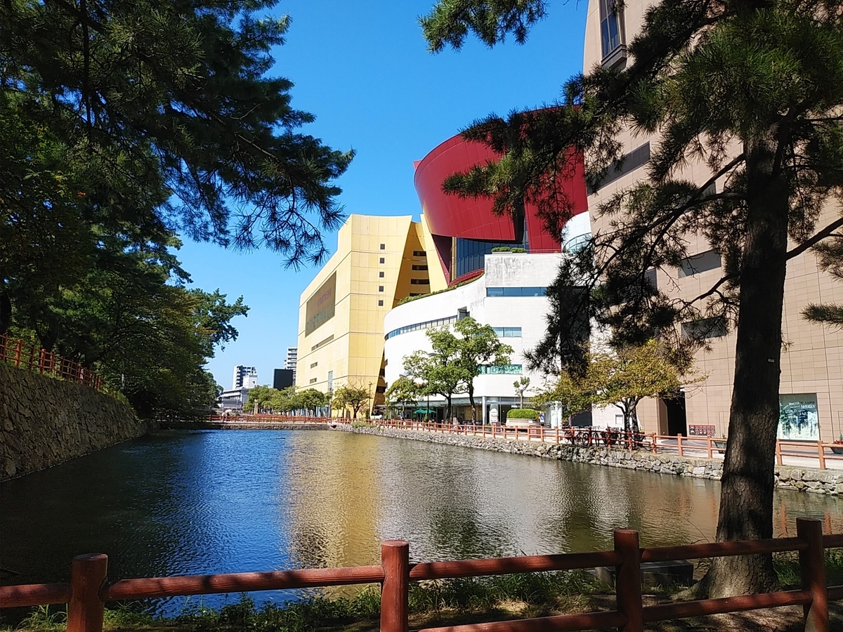 シュールな光景 リバーウォークと小倉城 不動産鑑定士の自由研究 シュールな光景 リバーウォークと小倉城 不動産鑑定士の自由研究