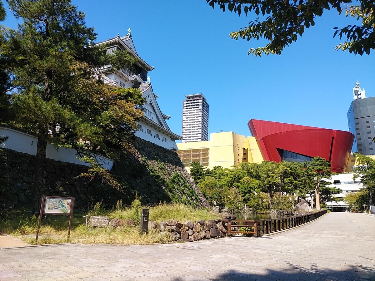 シュールな光景 リバーウォークと小倉城 不動産鑑定士の自由研究 シュールな光景 リバーウォークと小倉城 不動産鑑定士の自由研究