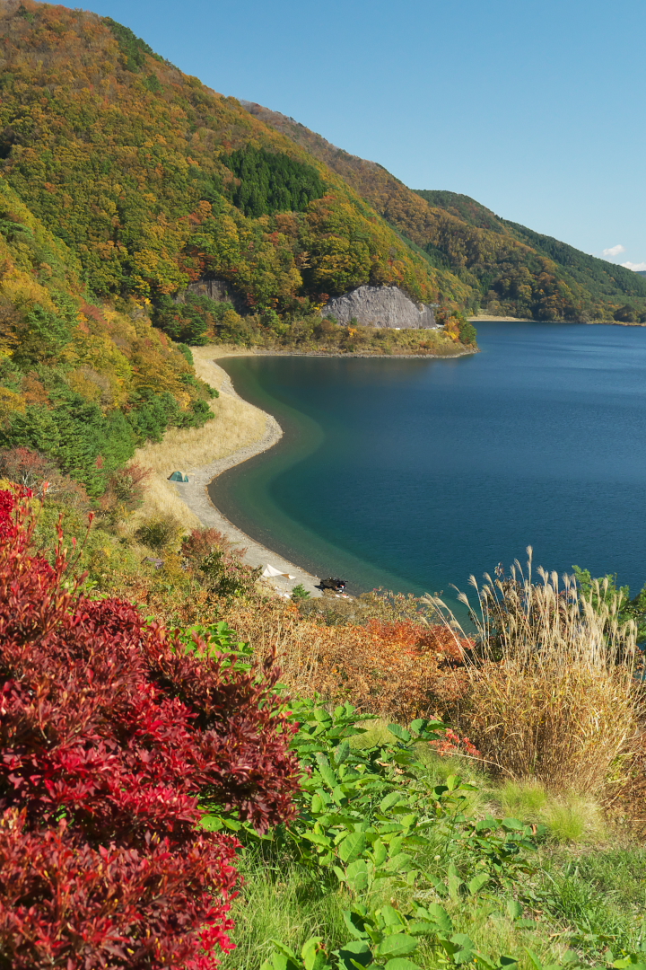 紅葉の本栖湖