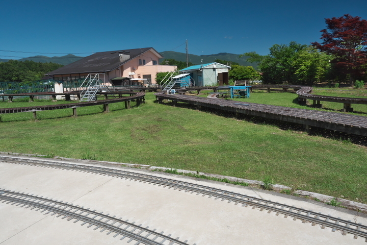 富士山、裾野で庭園の鉄道模型とローラー滑り台 - ふじ楽いず楽