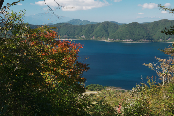 竜ヶ岳登山道　本栖湖