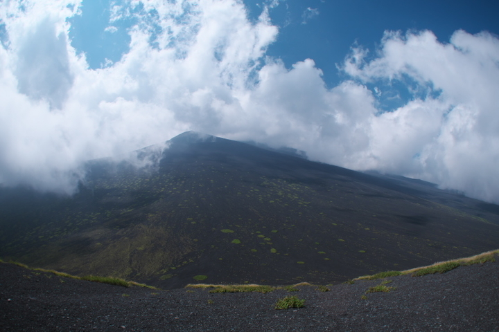 上塚から富士山頂方向2