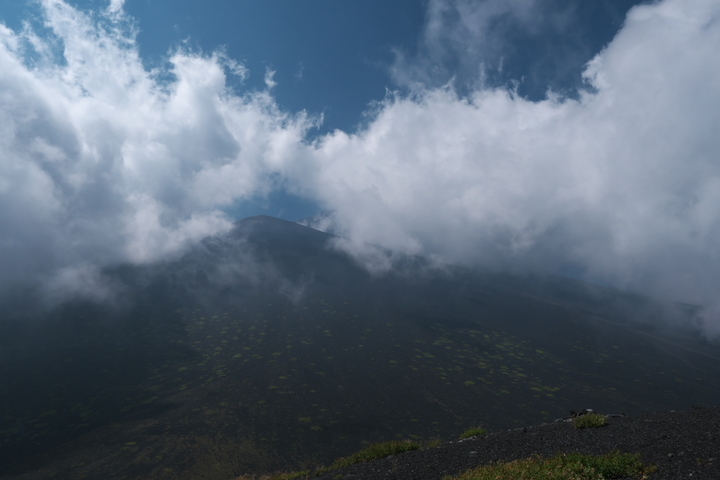 上塚から富士山頂方向