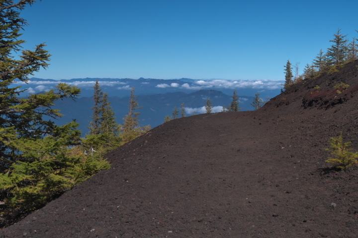 富士山から三つ峠方面