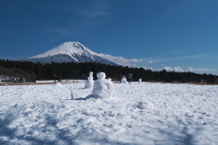 朝霧高原 雪だるまと富士山